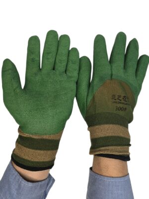 Акриловая зимняя перчатка с мехом текстурная зеленая -30